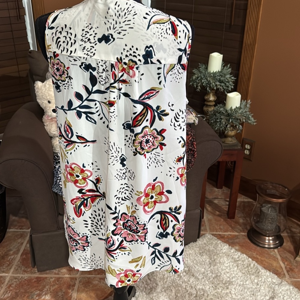 Floral Sleeveless Top - Picture 4 of 4